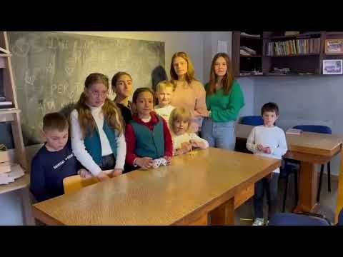 immagine di anteprima del video: I bambini di Onesti ringraziano Franco Baratta, Presidente di...