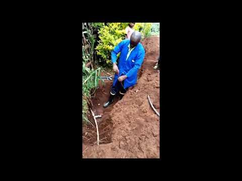 immagine di anteprima del video: RUANDA - Costruzione di tubazione per Acqua Potabile